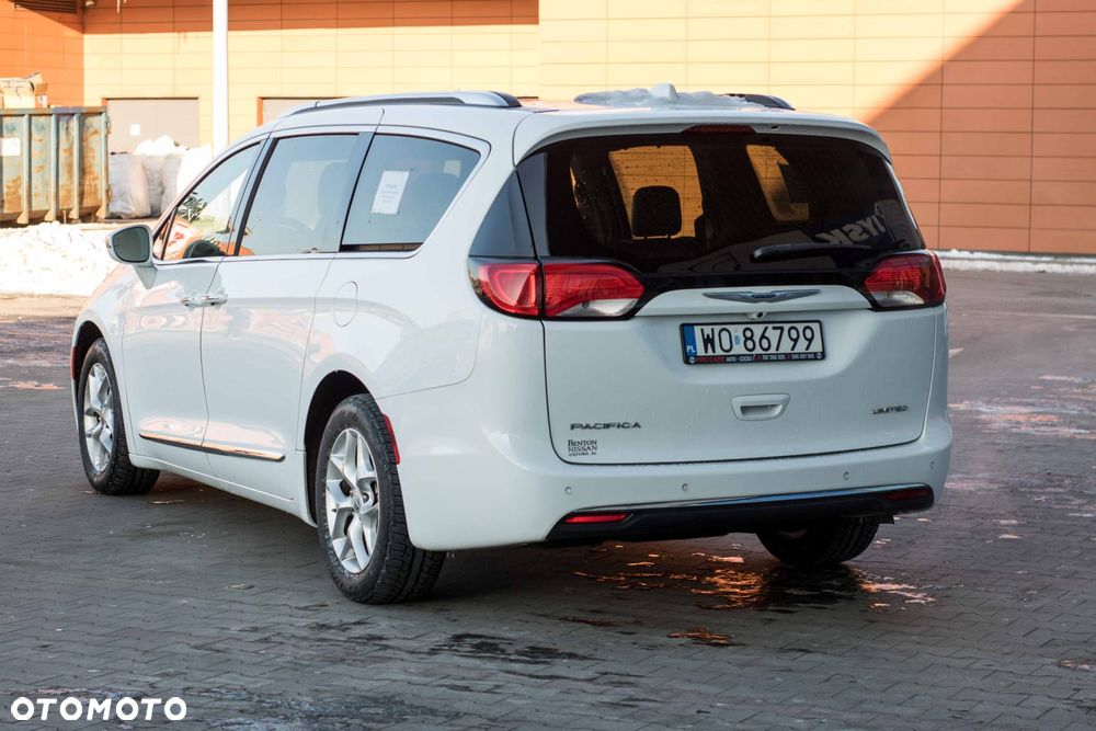 Chrysler Pacifica - 5