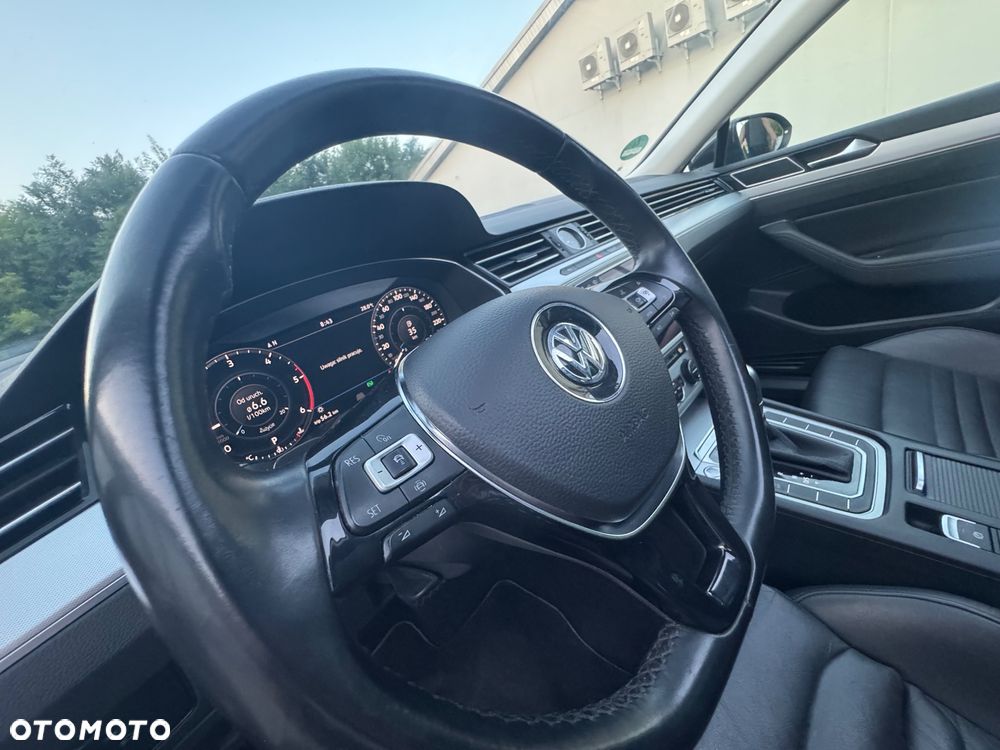 Volkswagen Passat Variant 2.0 TDI SCR DSG Highline - 26