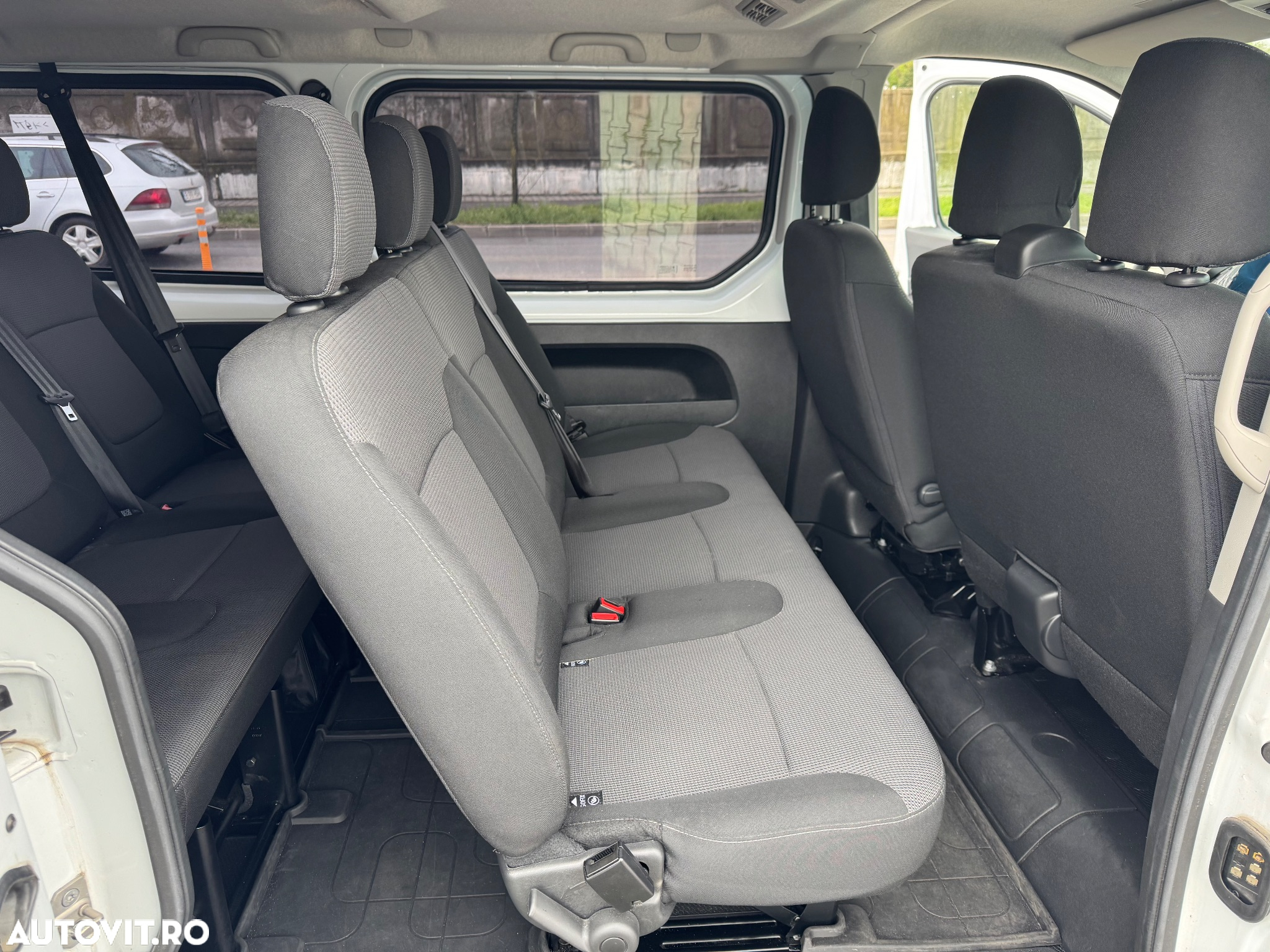 Renault Trafic Combi 2.0 Blue dCi 110 S&S L2 8+1 Life - 11