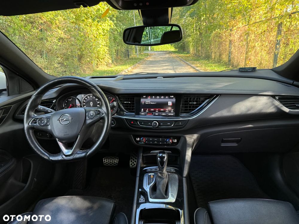 Opel Insignia - 25
