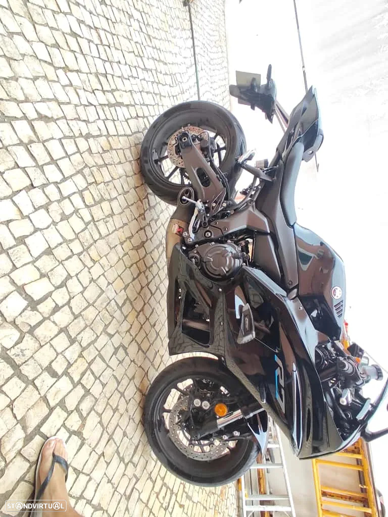 Yamaha YZF 01 - 2