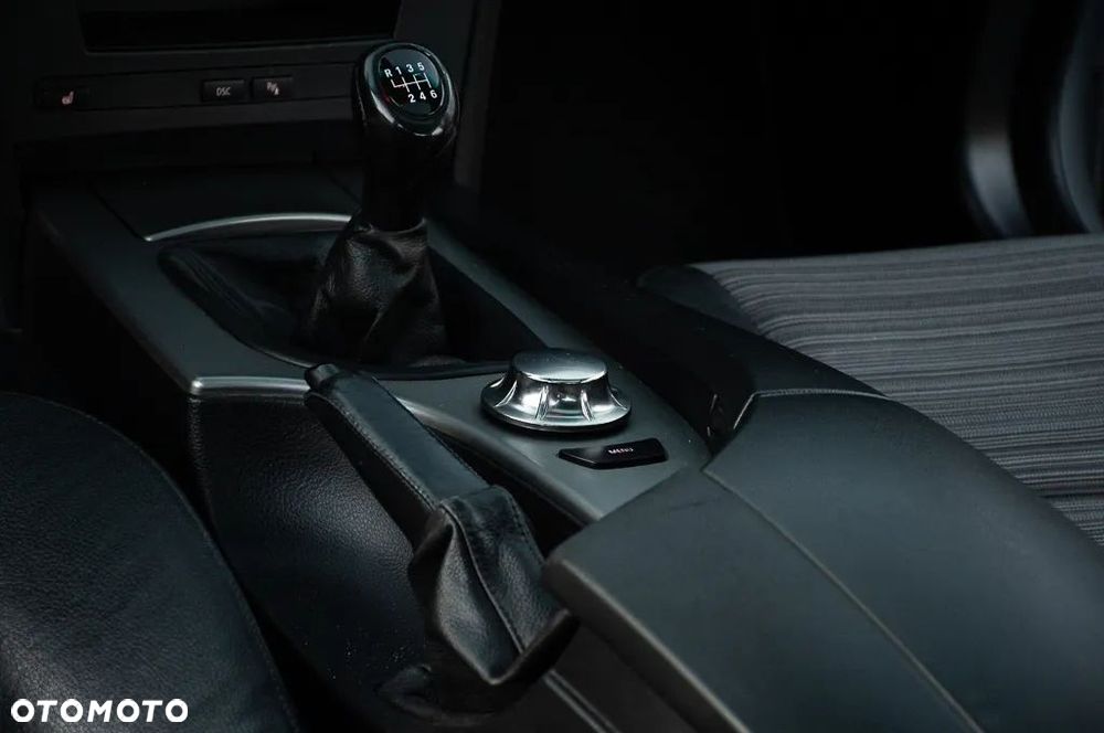 BMW Seria 5 520i - 24