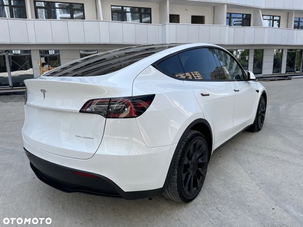 Tesla Model Y Long Range Dual Motor AWD - 9