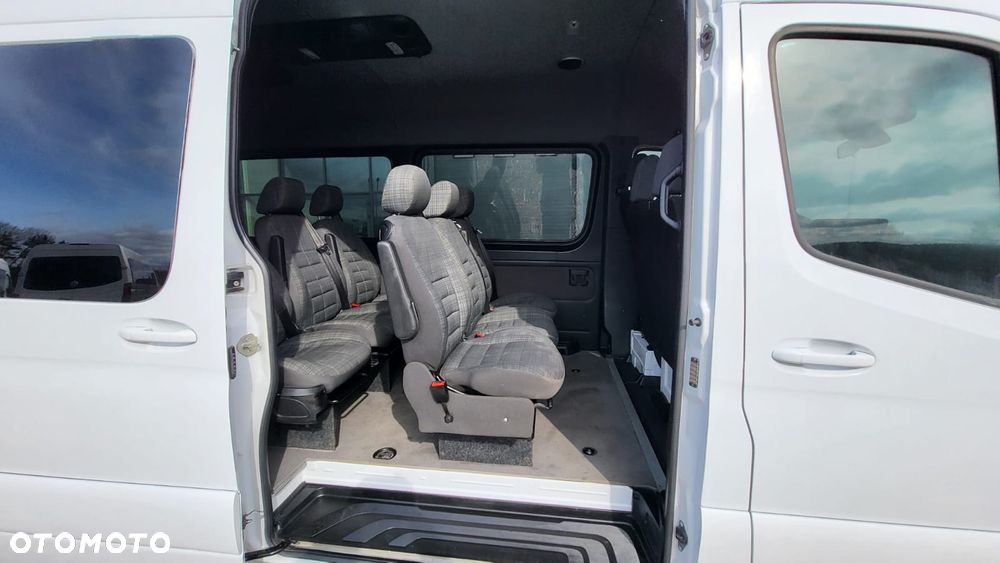 Mercedes-Benz Sprinter 907.221 - 10