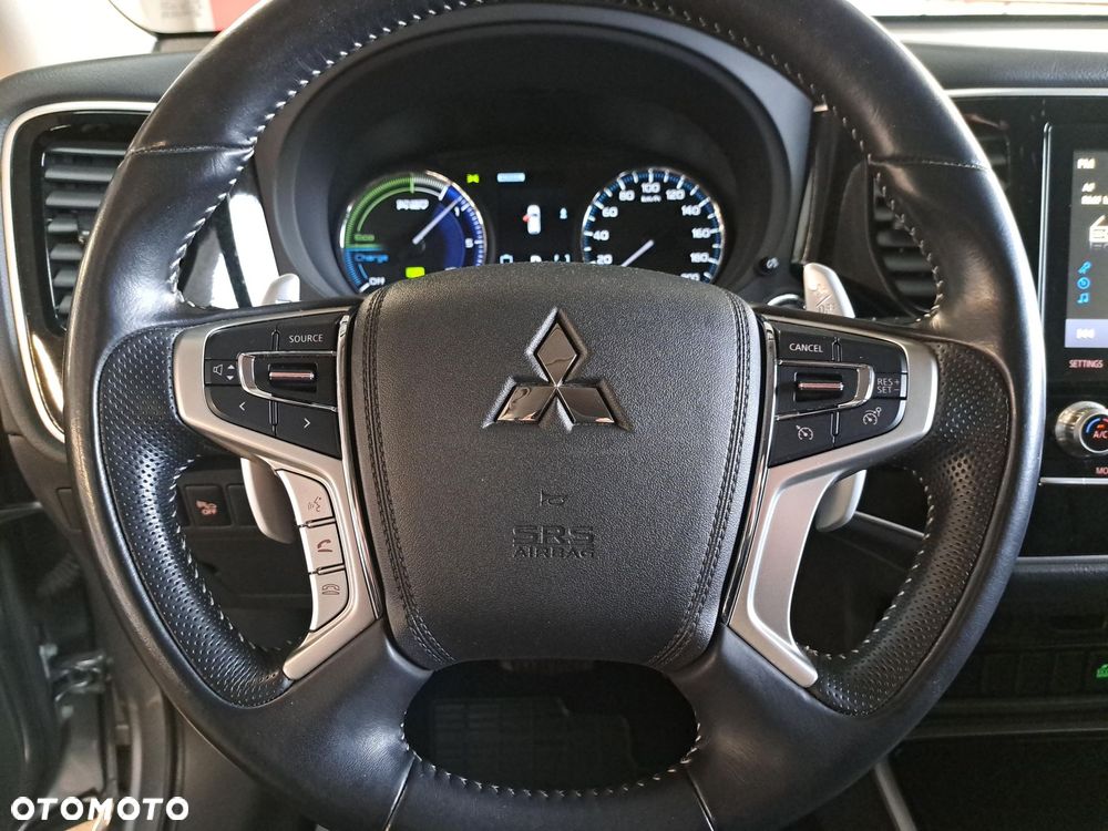 Mitsubishi Outlander - 32