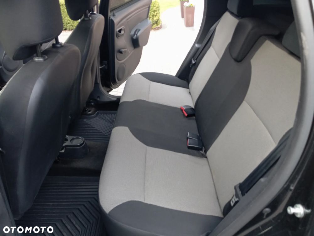 Dacia Duster 1.6 Laureate - 28