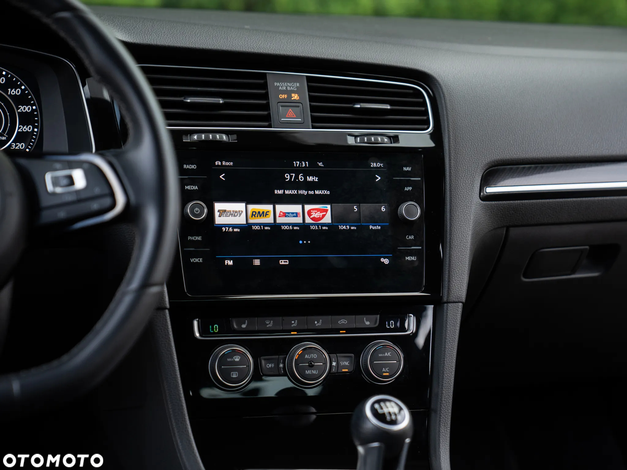 Volkswagen Golf - 34