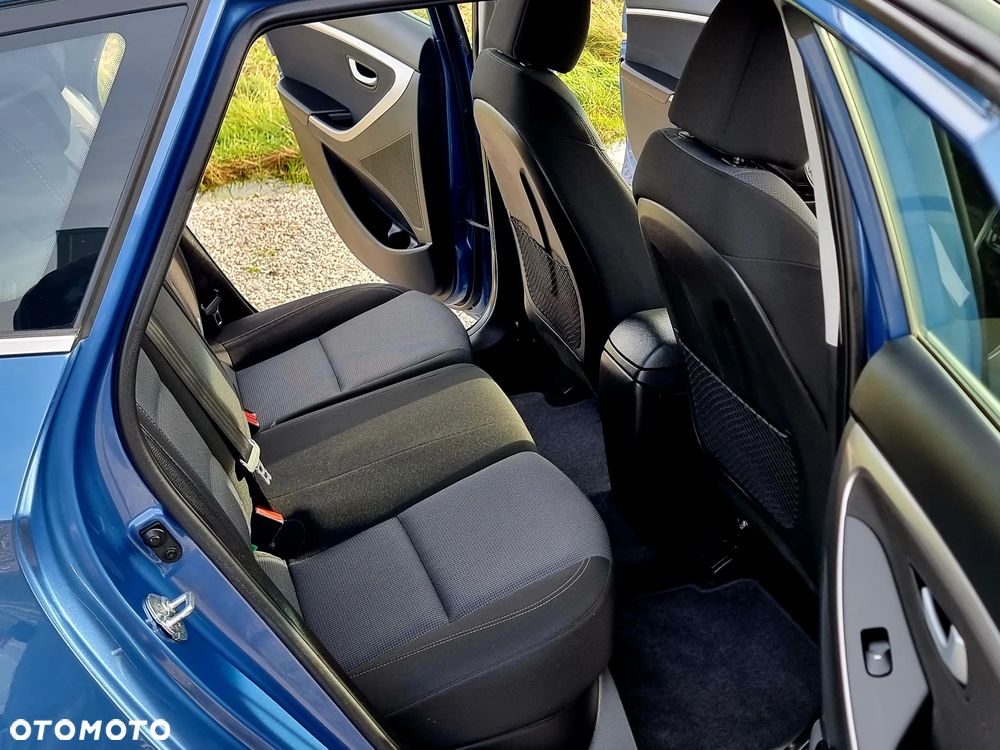 Hyundai i30 Kombi 1.6 GDi DCT Style - 17