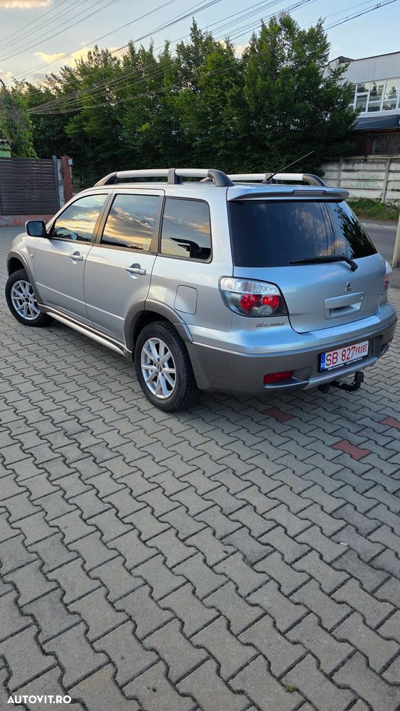 Mitsubishi Outlander - 4