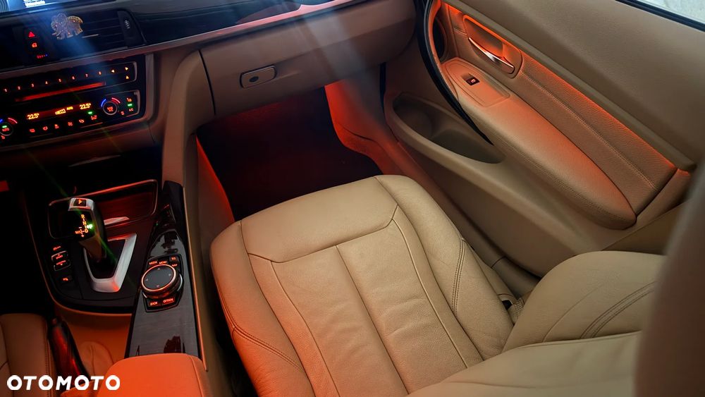 BMW Seria 3 328i Luxury Line - 9