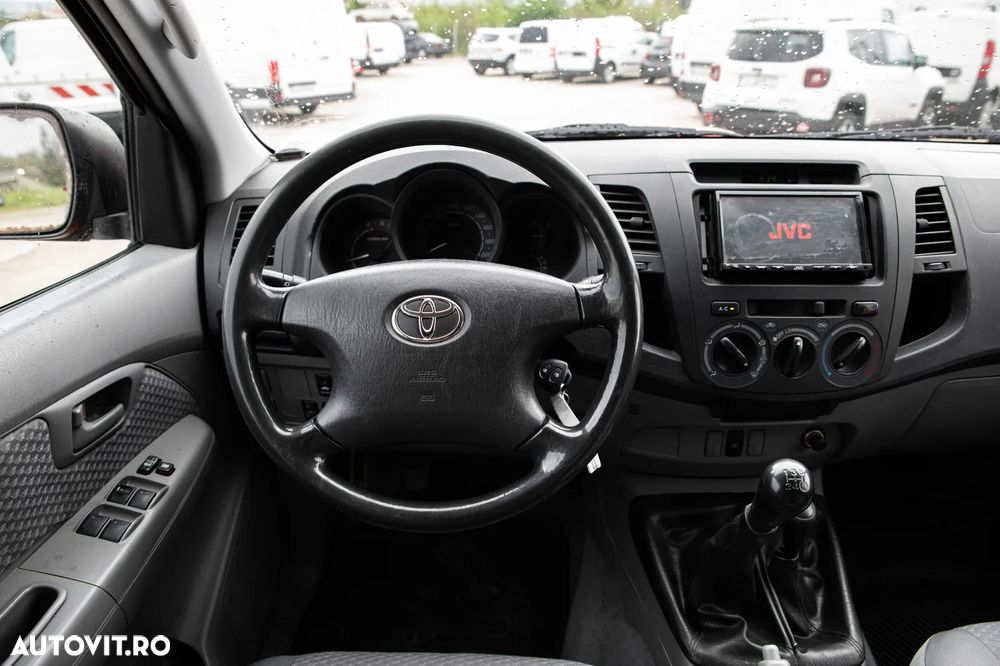 Toyota Hilux 4x4 Double Cab - 13