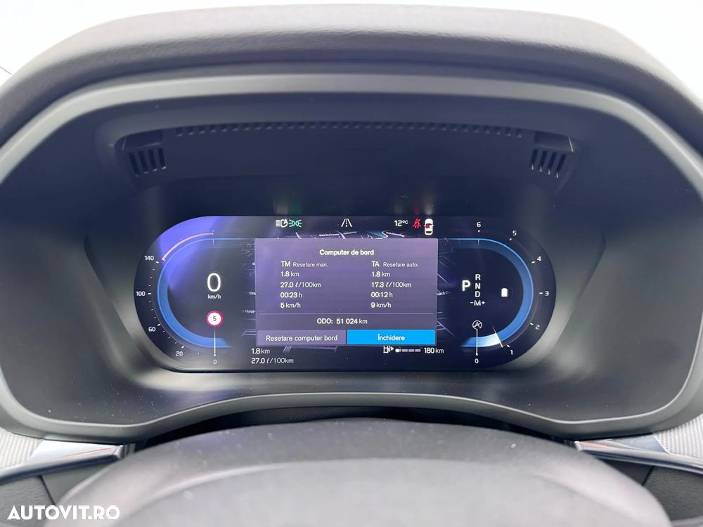 Volvo XC 60 B5 MHEV AT8 AWD Momentum Pro - 36