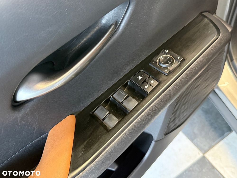 Lexus UX - 22