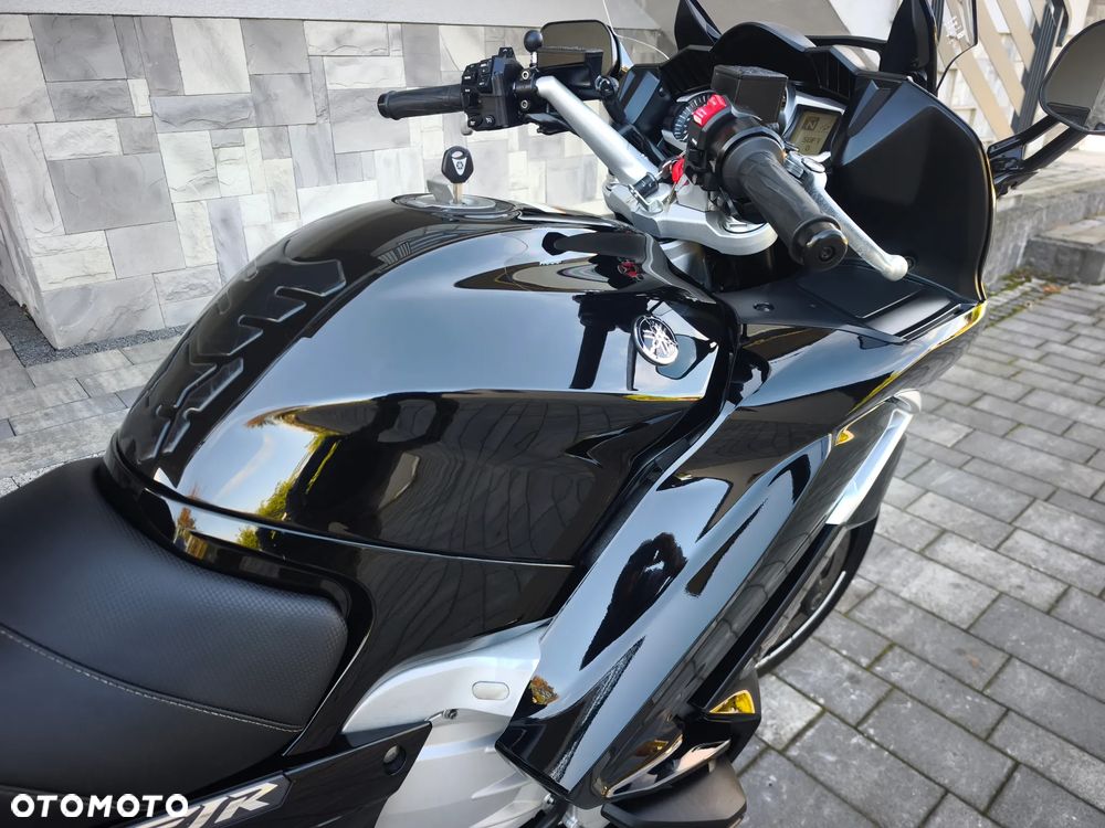 Yamaha FJR - 16