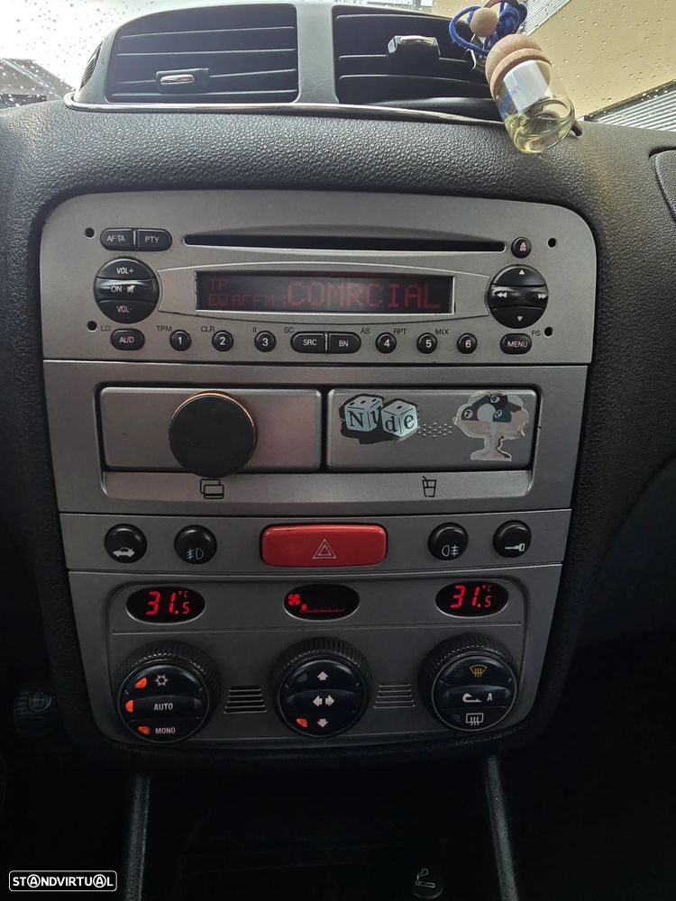 Alfa Romeo 147 1.9 JTD Plus - 22