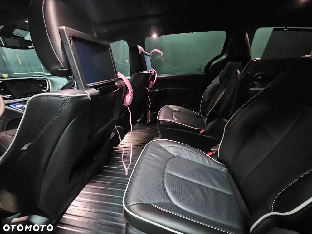 Chrysler Pacifica - 7