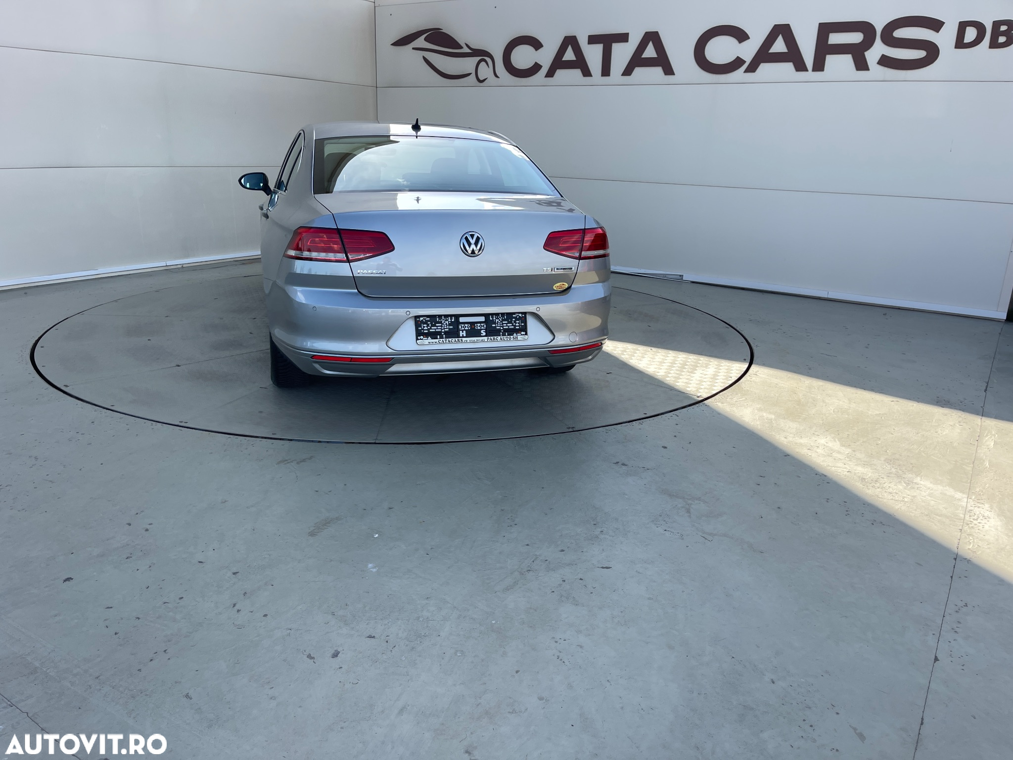 Volkswagen Passat - 12