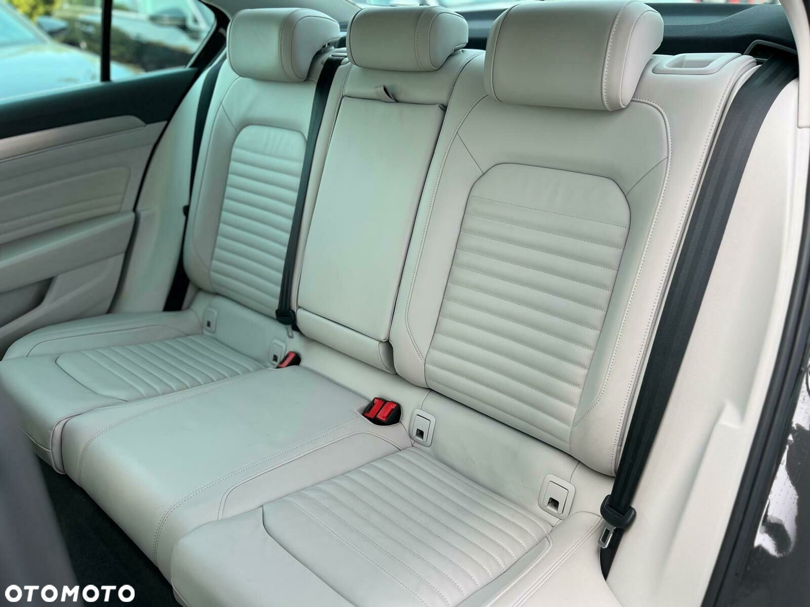 Volkswagen Passat 2.0 TSI Elegance DSG - 20