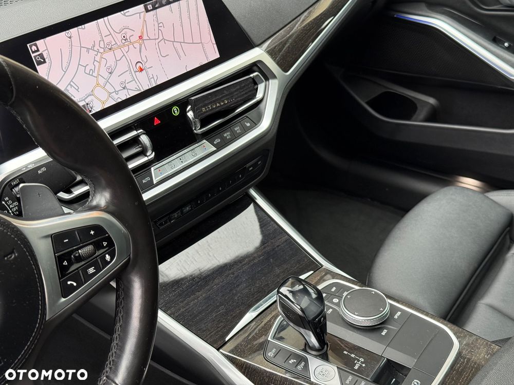 BMW Seria 3 330i xDrive M Sport - 14