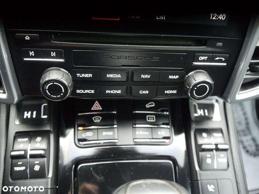 Porsche Cayenne - 22