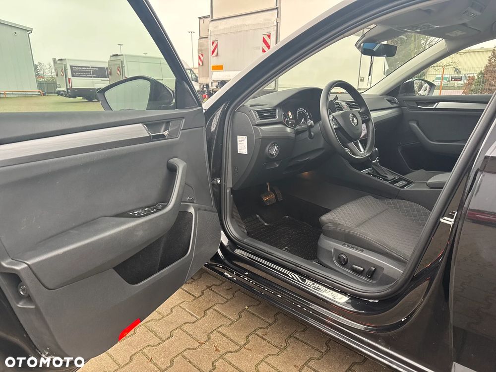 Skoda Superb 2.0 TDI SCR Style DSG - 10