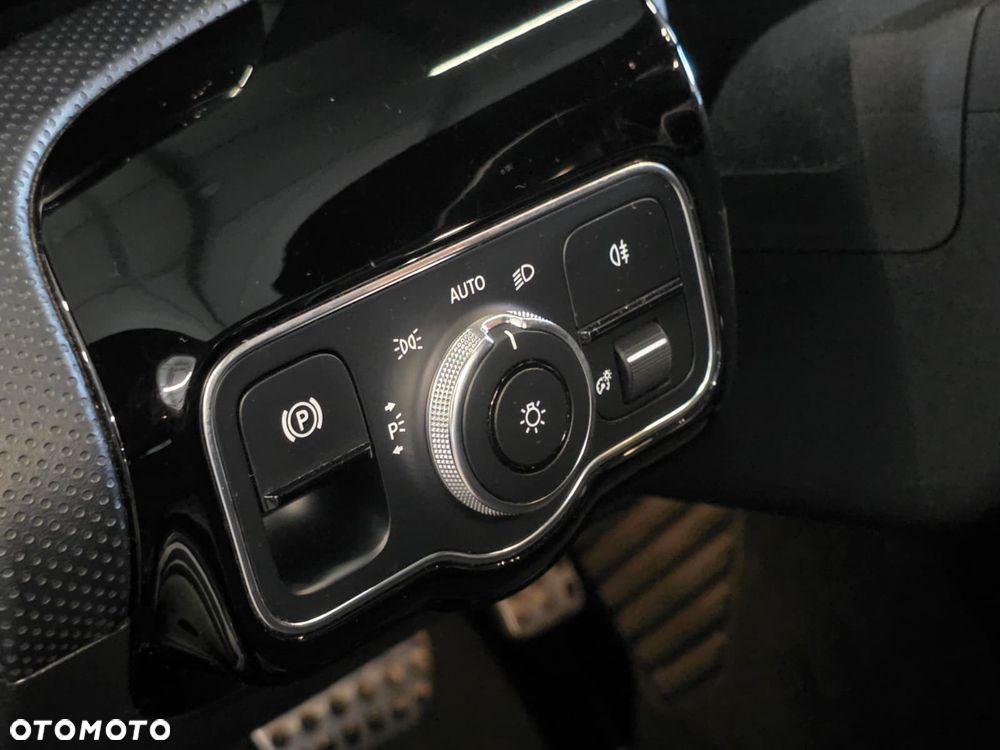 Mercedes-Benz Klasa A 220 4-Matic AMG Line 7G-DCT - 29