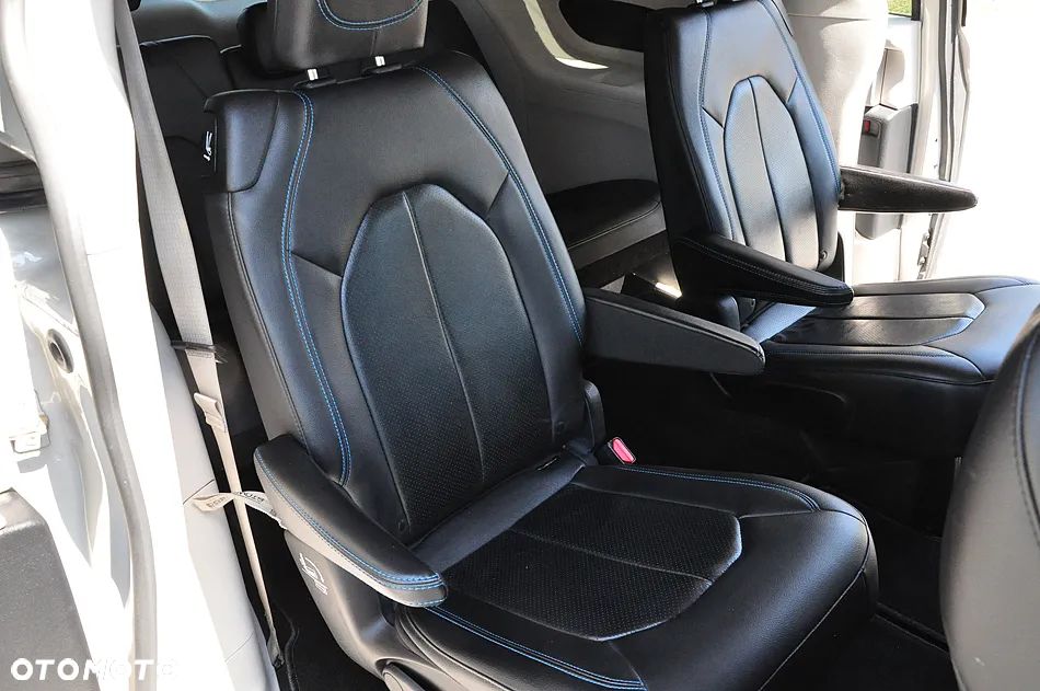 Chrysler Pacifica - 17