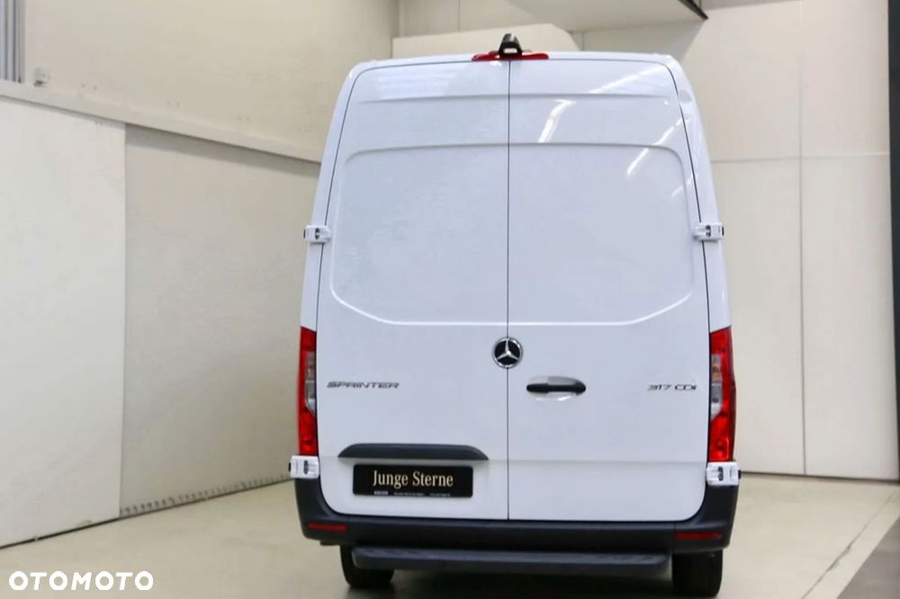 Mercedes-Benz Sprinter - 4