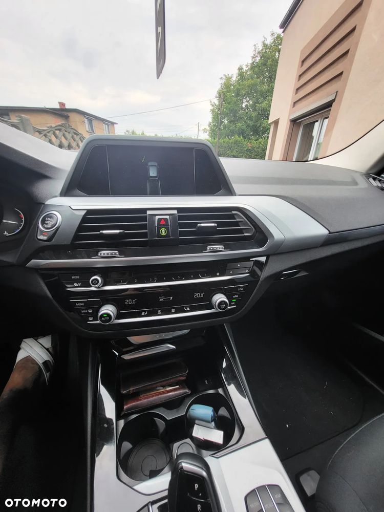 BMW X3 xDrive20d Advantage - 9