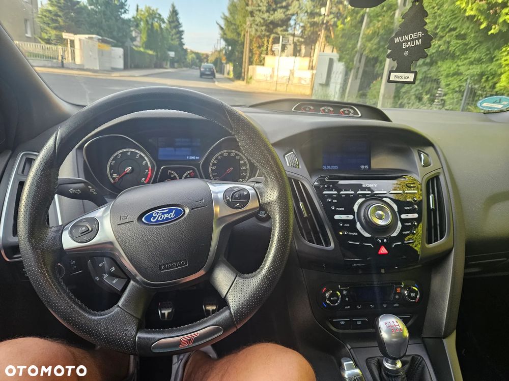 Ford Focus ST - 10