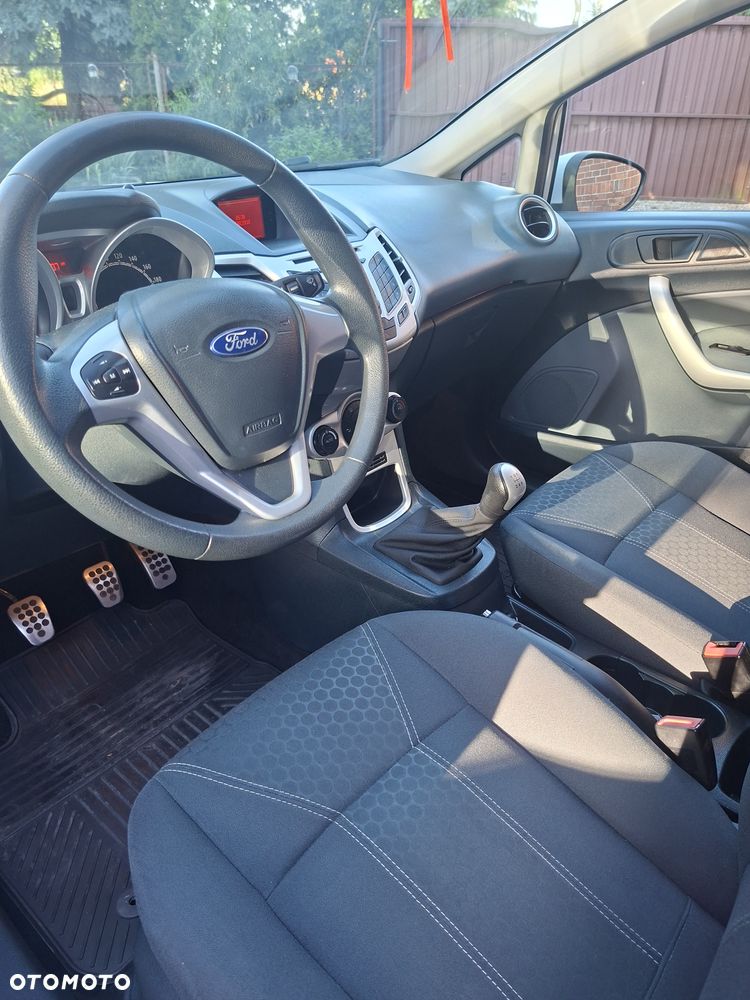 Ford Fiesta 1.6 Trend - 11