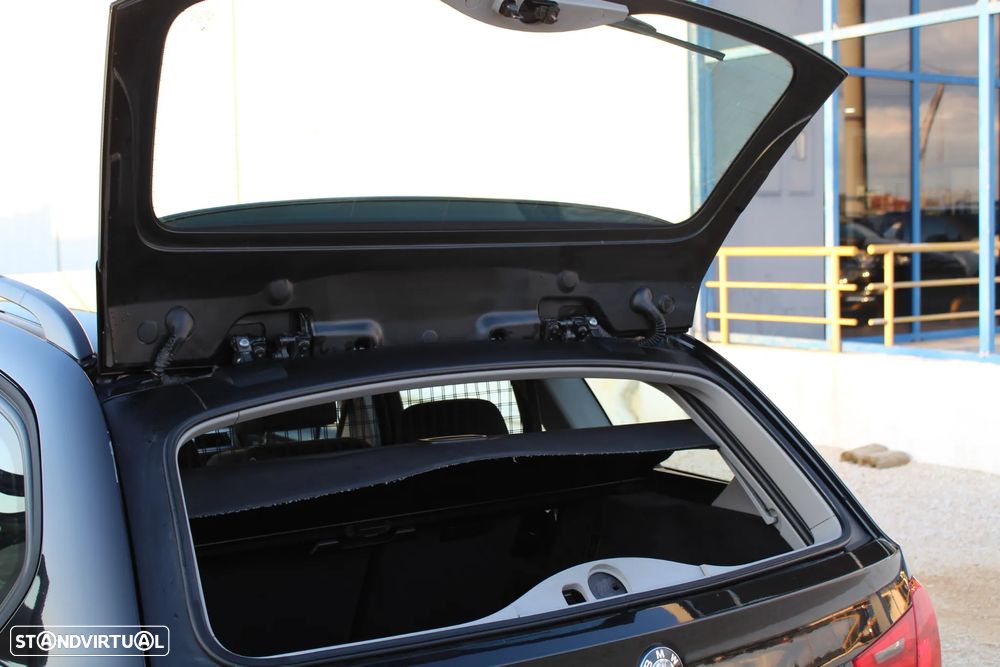 BMW 318 d Dynamic - 14