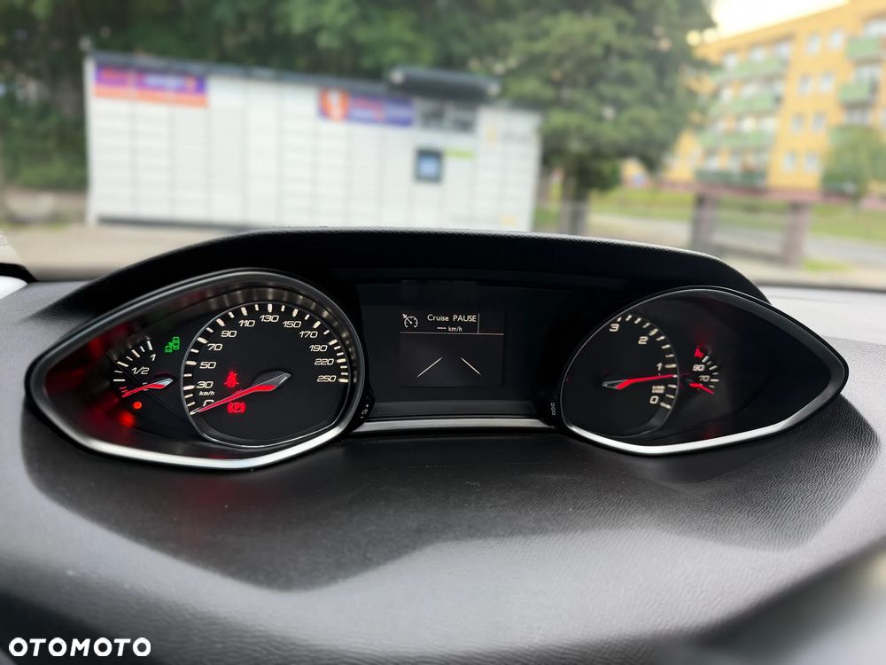 Peugeot 308 2.0 Blue HDi Allure S&S - 33