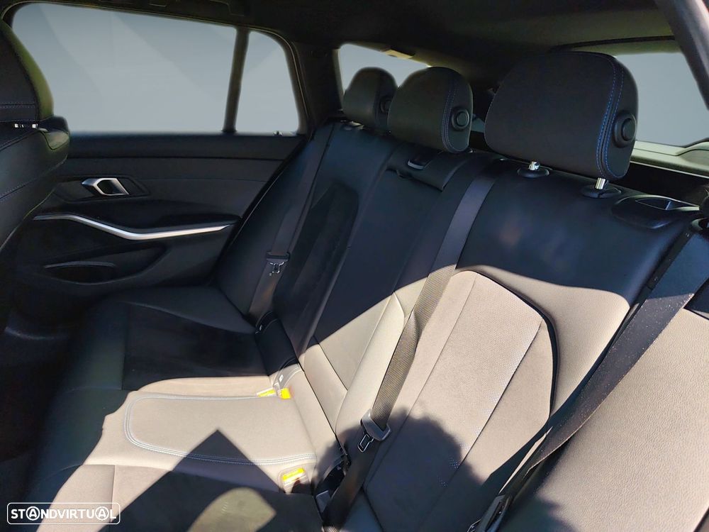 BMW 320 d Touring Pack Desportivo M Auto - 14