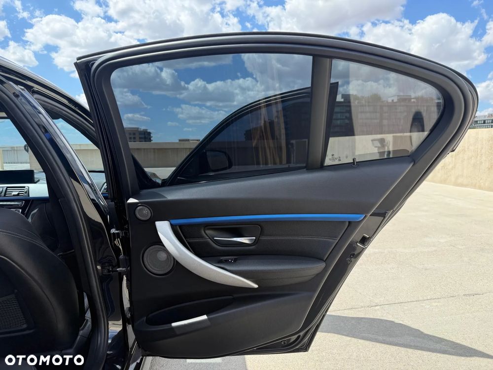 BMW Seria 3 330i M Sport - 37