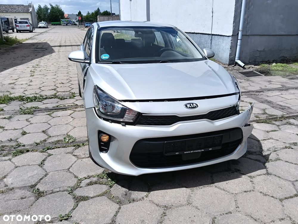 Kia Rio 1.2 L - 2