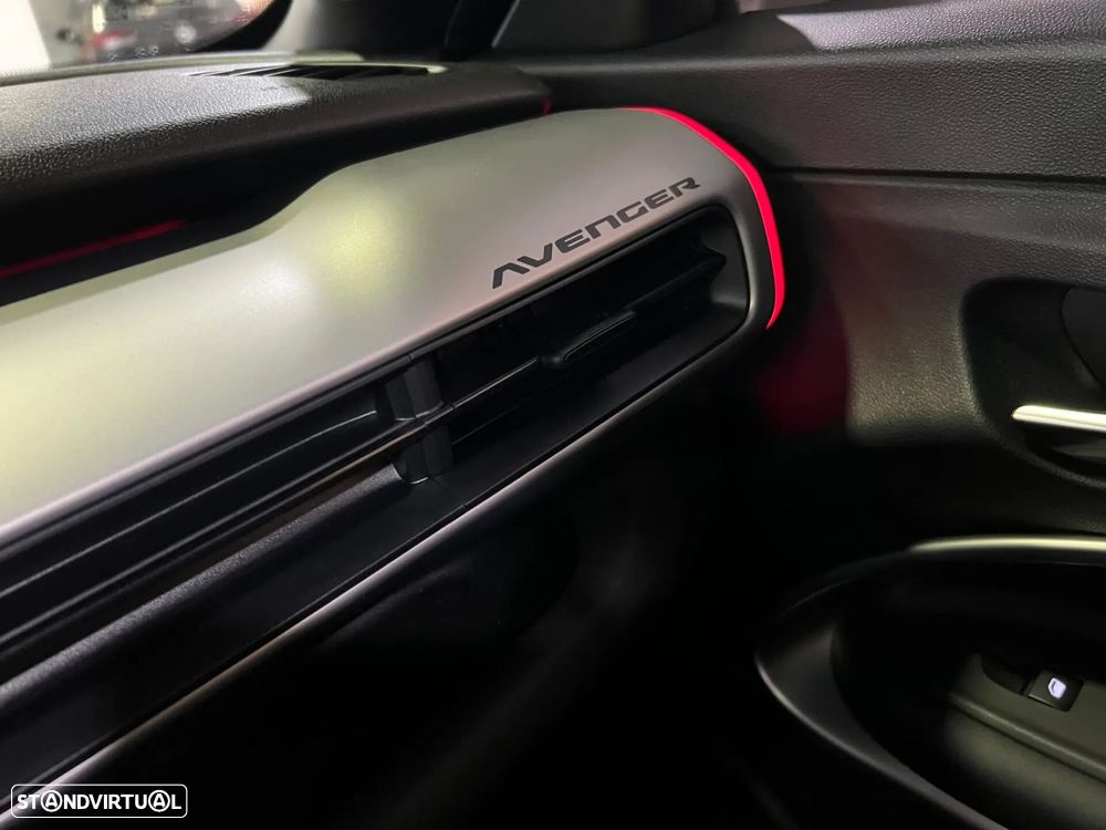 Jeep Avenger 1.2 e-Hybrid Summit DCT - 32