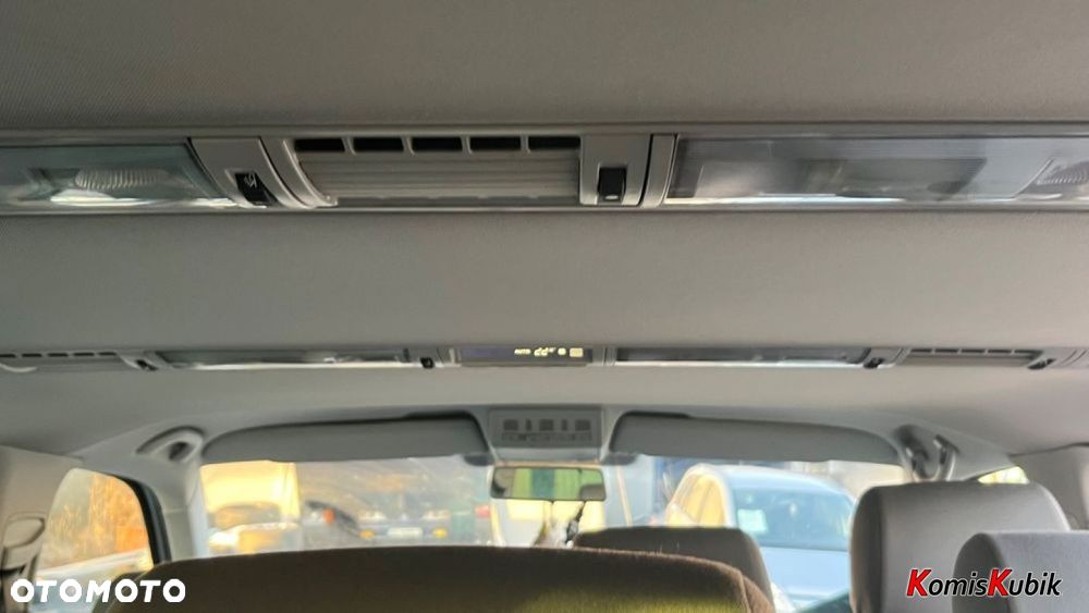 Volkswagen Caravelle - 13