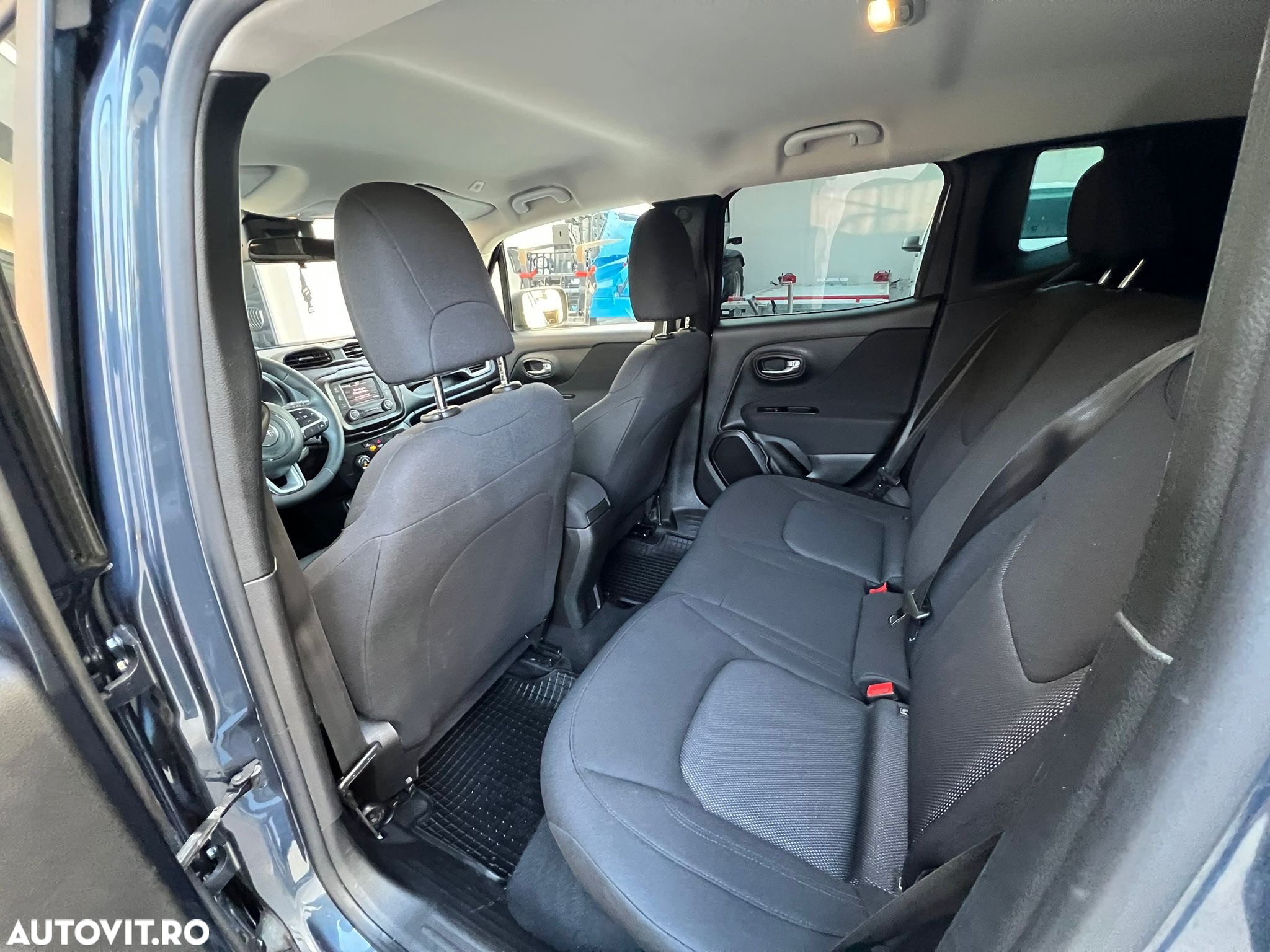 Jeep Renegade - 16