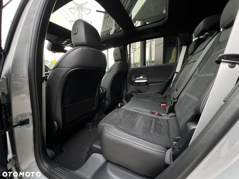 Mercedes-Benz GLB - 10