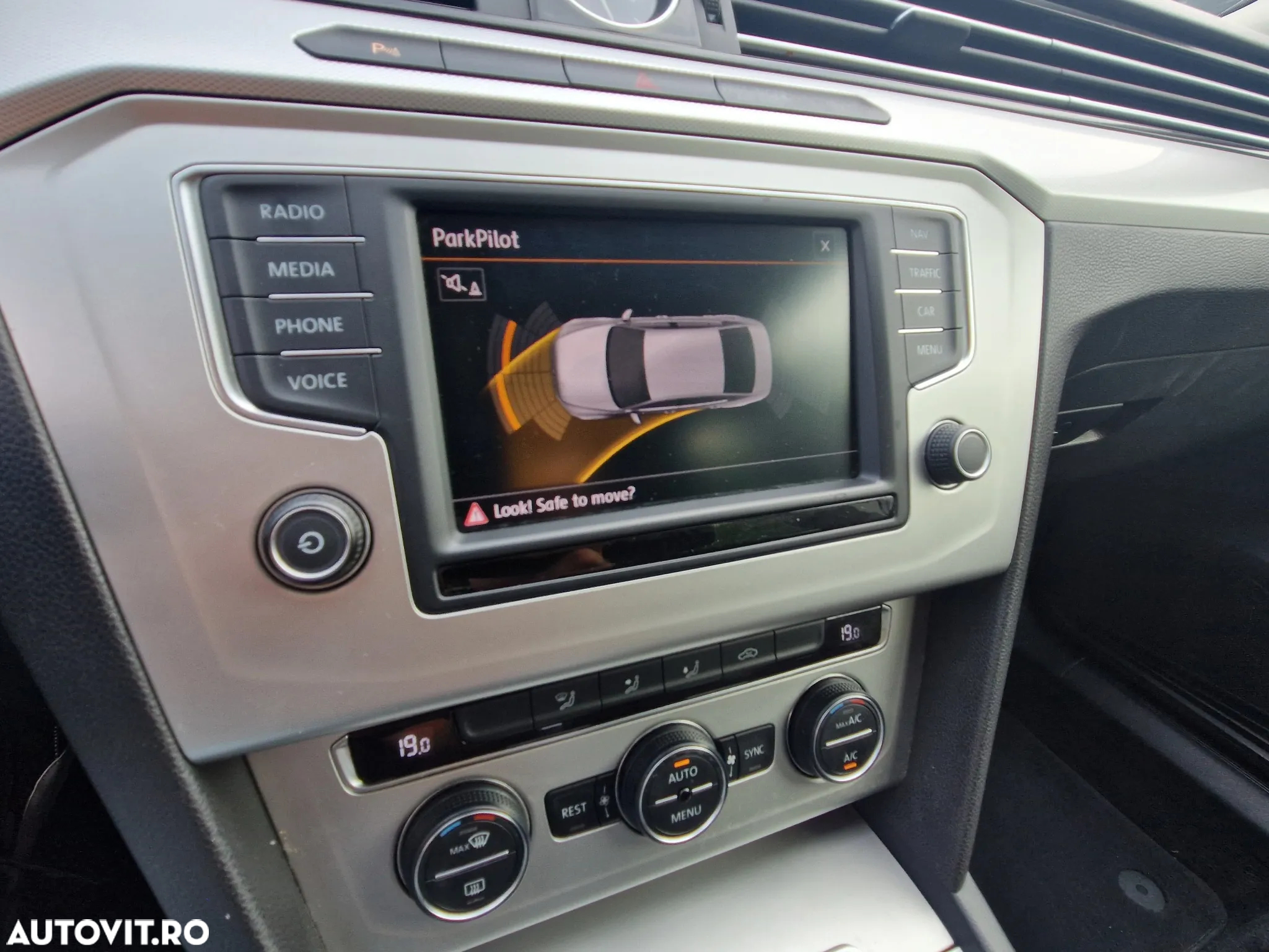 Volkswagen Passat - 13