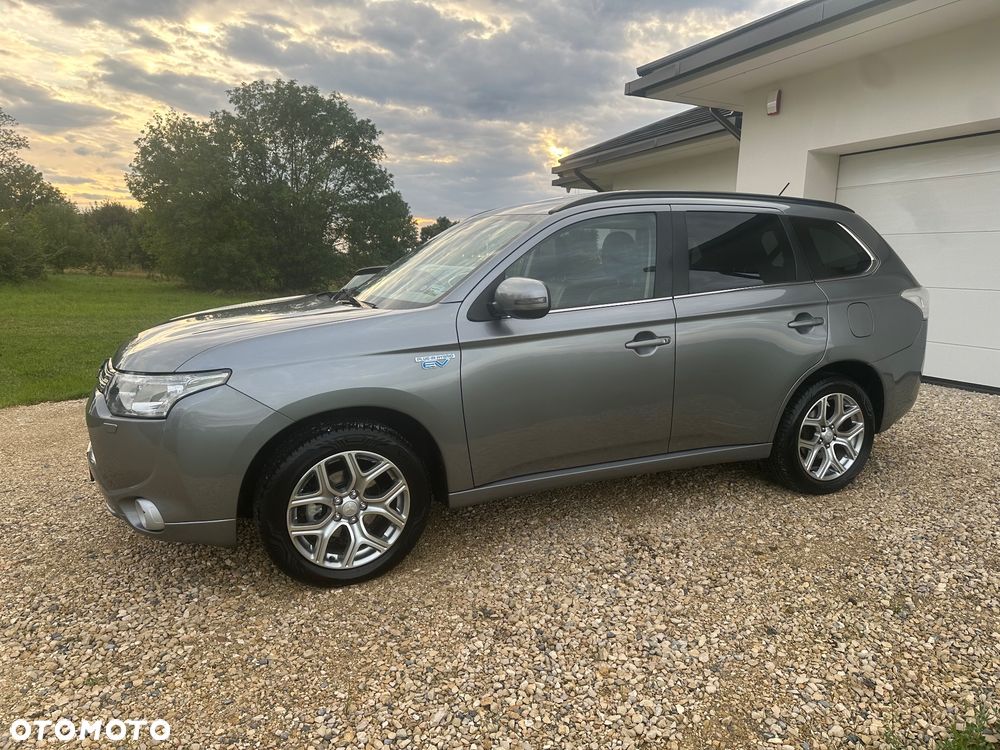 Mitsubishi Outlander Instyle NAVI + - 2