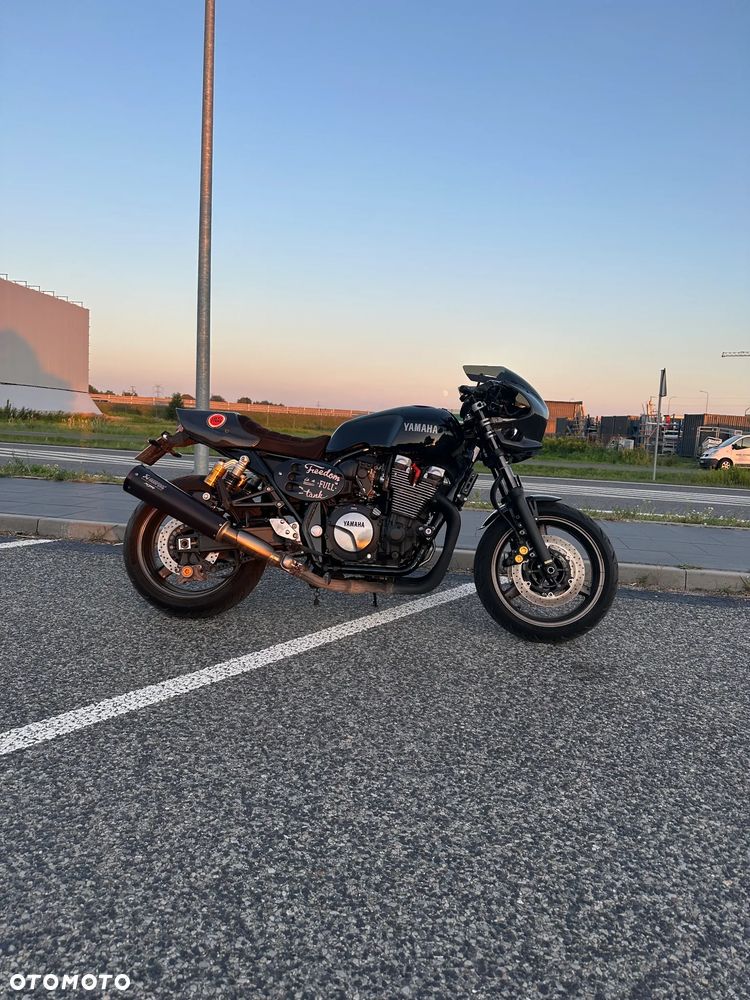 Yamaha XJR - 8