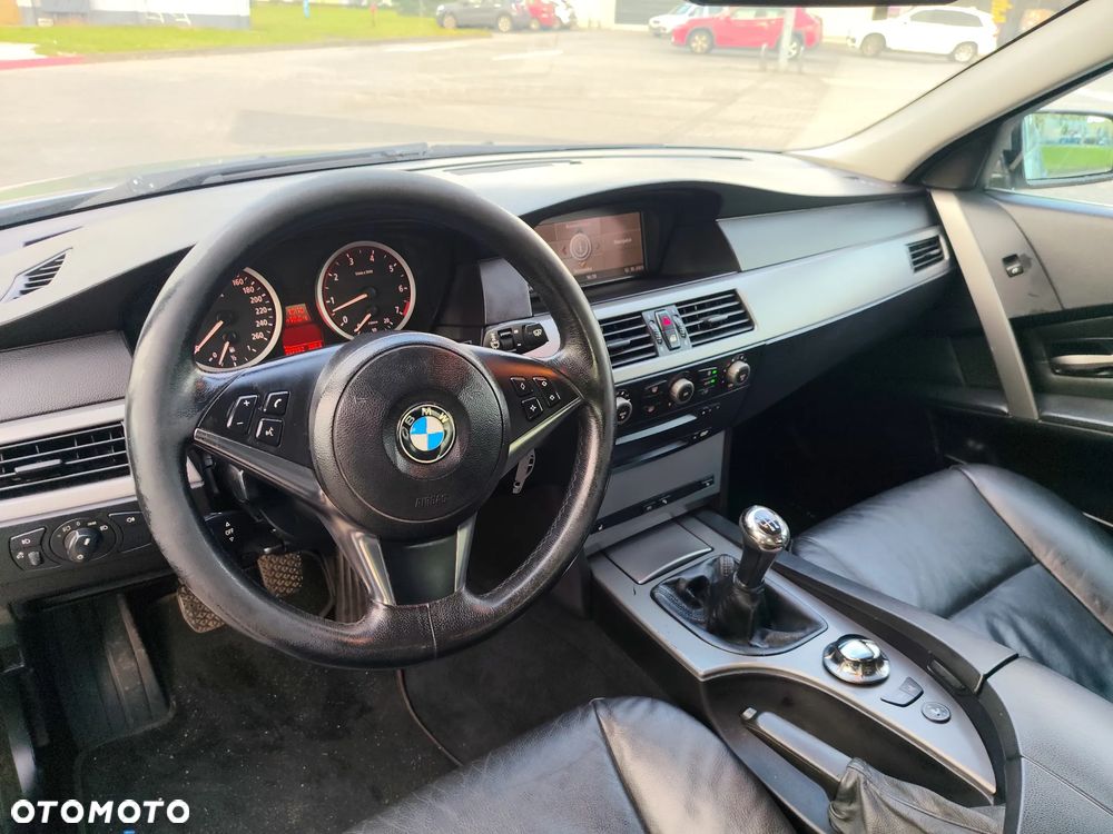 BMW Seria 5 520i - 8