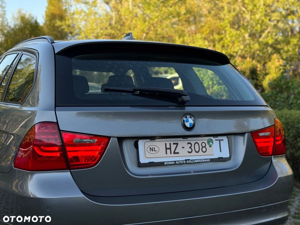 BMW Seria 3 318d DPF Edition Sport - 31
