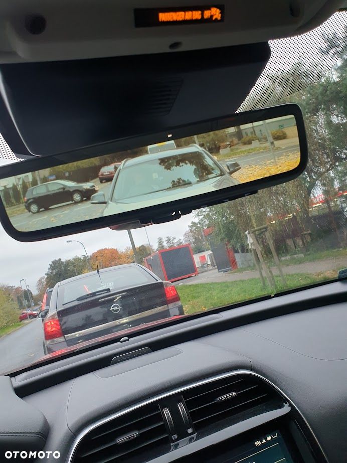 Jaguar XE 2.0 D180 HSE - 12