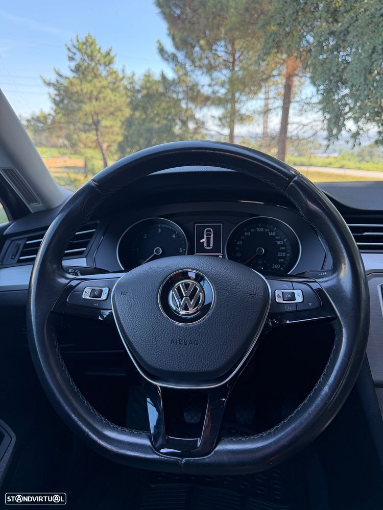 VW Passat Variant 1.6 TDI BlueMotion - 11