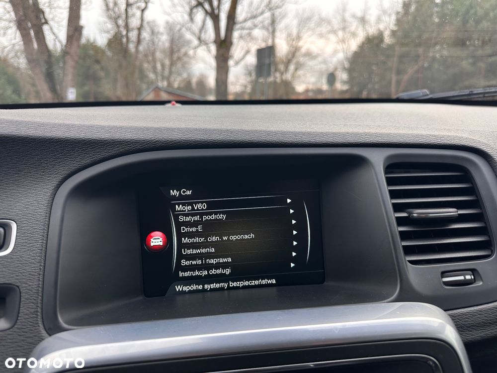 Volvo V60 D3 Momentum - 28