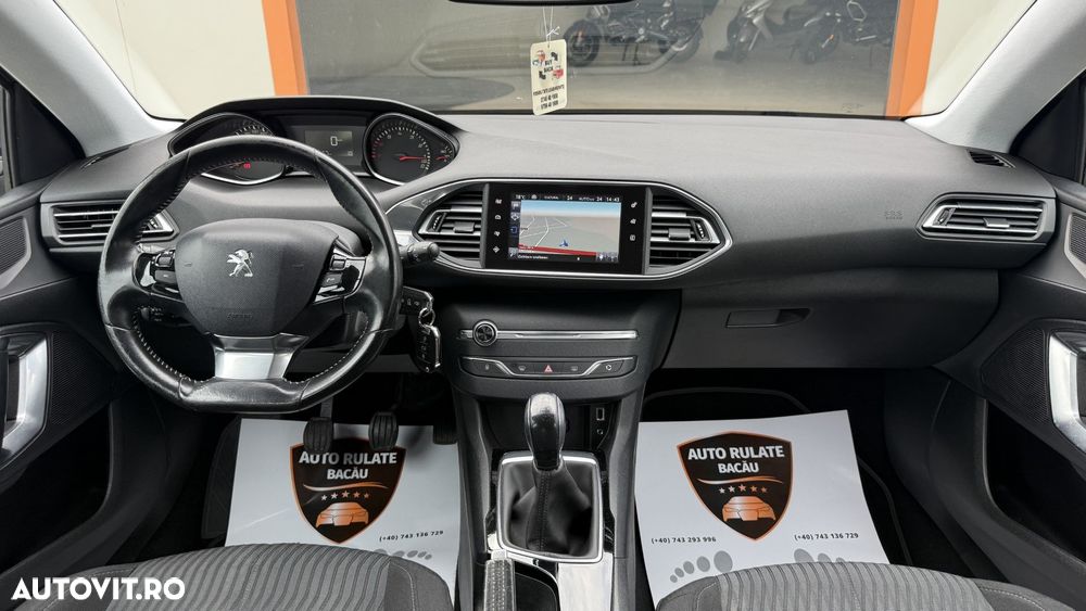 Peugeot 308 - 8