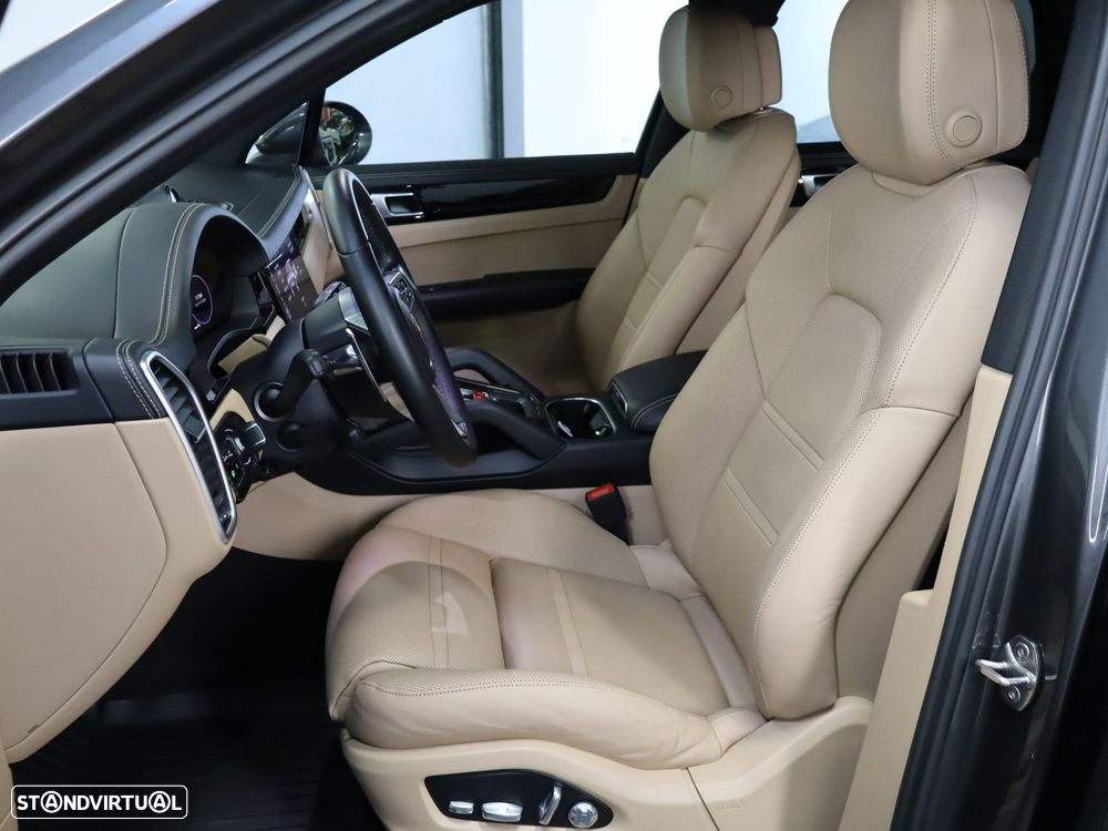 Porsche Cayenne Platinum Edition - 10